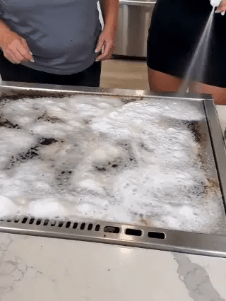 4_ecebe4df-cf7d-4177-a412-e79a77738fd5.gif